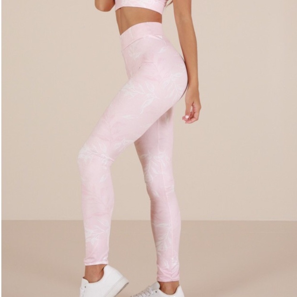 NWT Showpo leggings size 4(s)